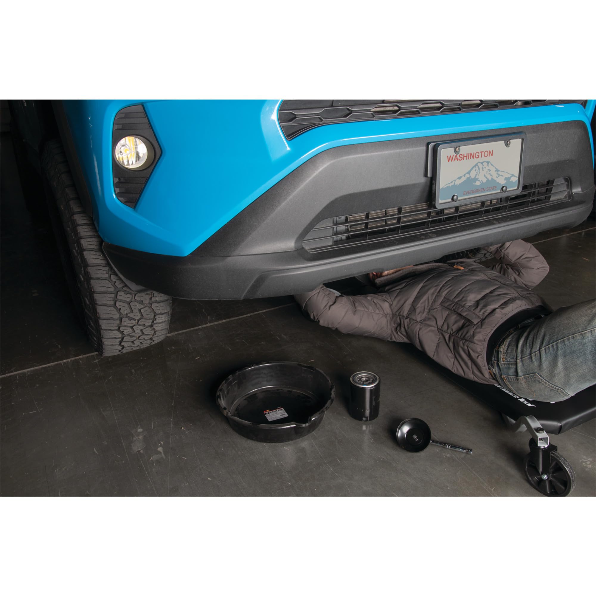 Performance Tool W4070 next to quart jug showing compact 7-quart capacity