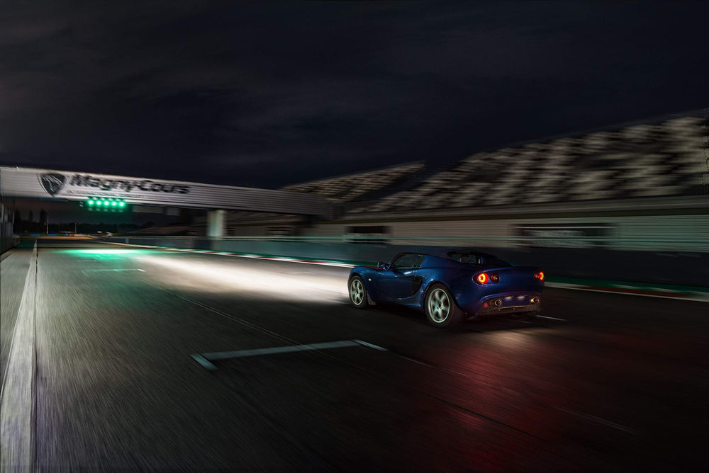 Philips RacingVision GT200 comparison shot demonstrating brighter output