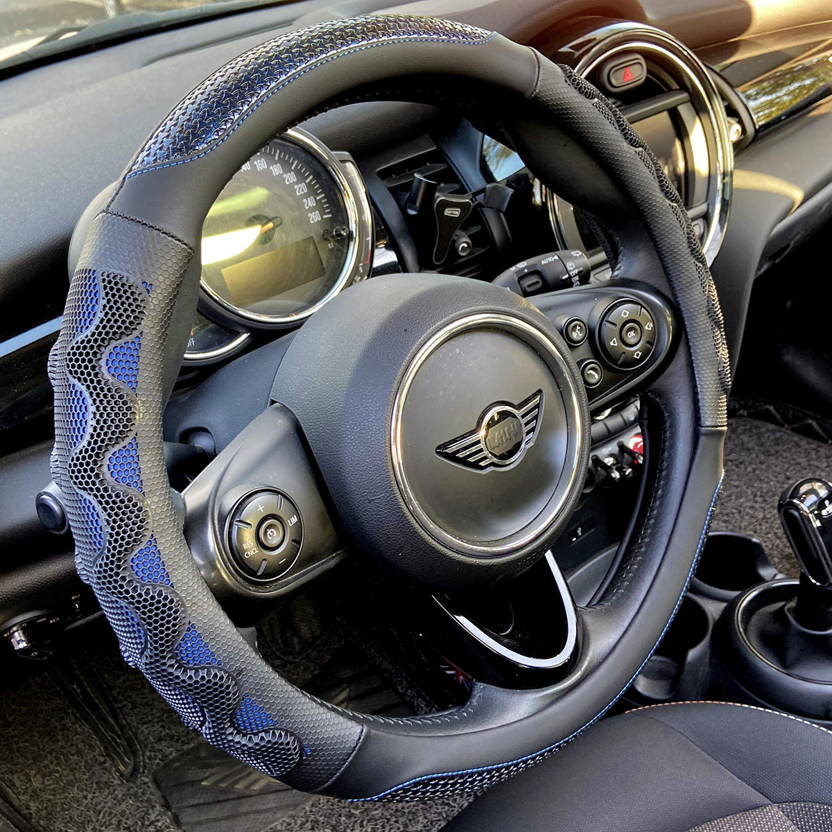 PINCTROT front view of blue steering wheel cover showing clean fit and style benefit