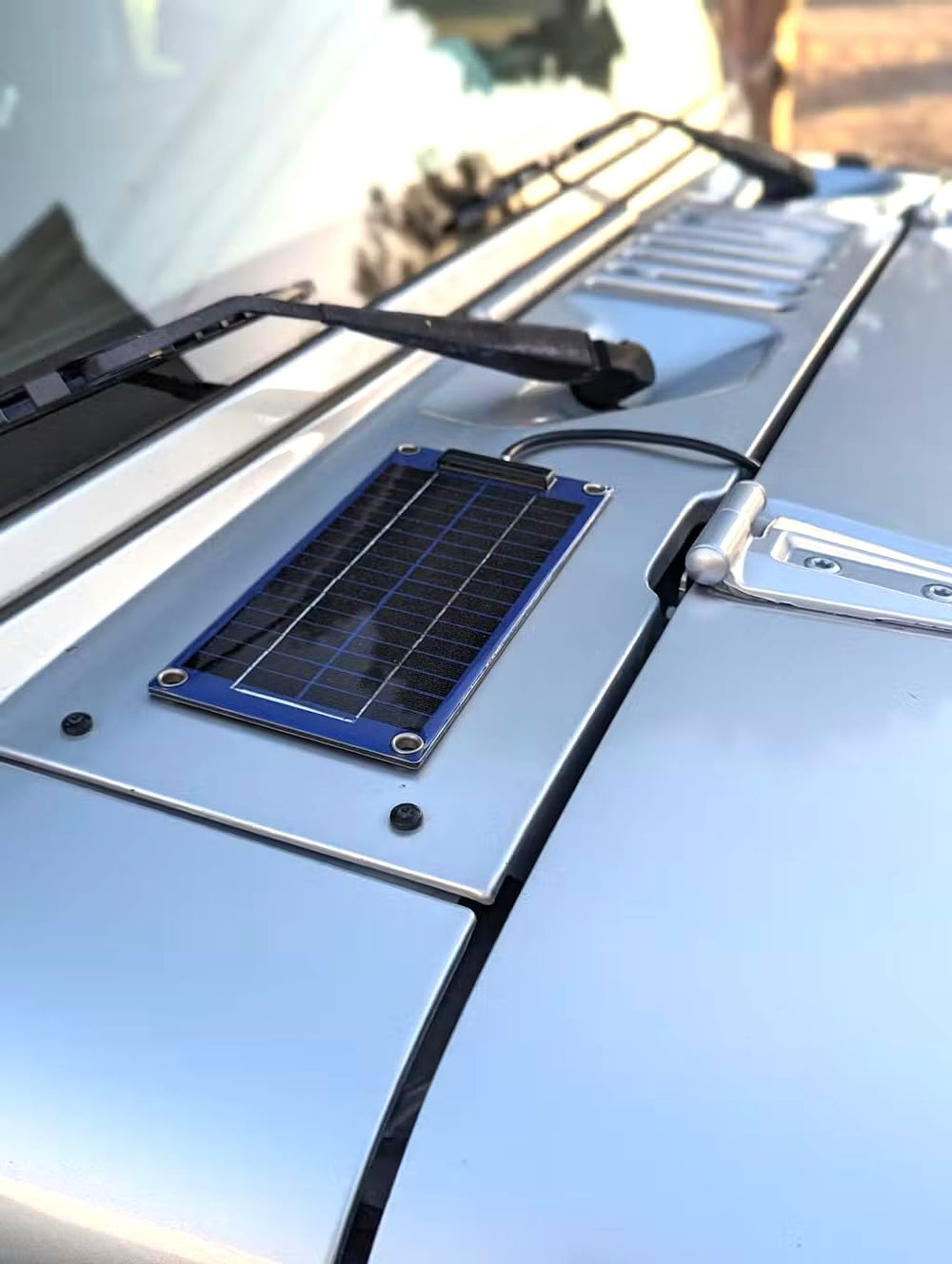PulseTech SolarPulse LED indicator close-up displaying charge status for user reassurance