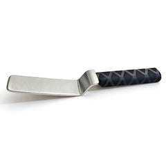 QDentMov spoon head close-up highlighting hardened steel for durable impact