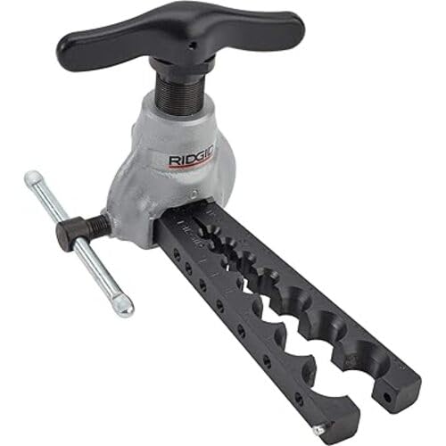 RIDGID tool in use on tubing demonstrating controlled 37° SAE flare formation