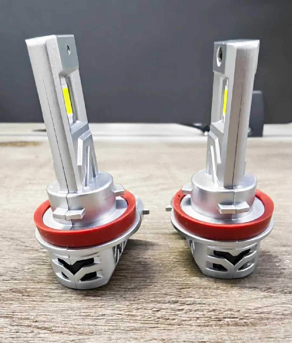 SEALIGHT bulb with water splash demonstrating IP68 protection and durability