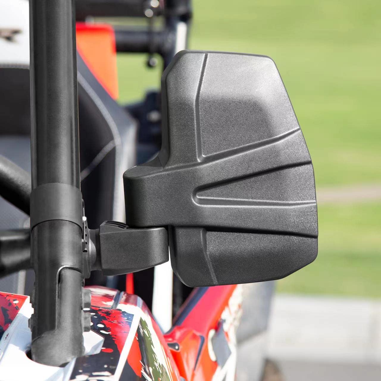 SHEJISI mirror next to hand to show compact size and easy handling