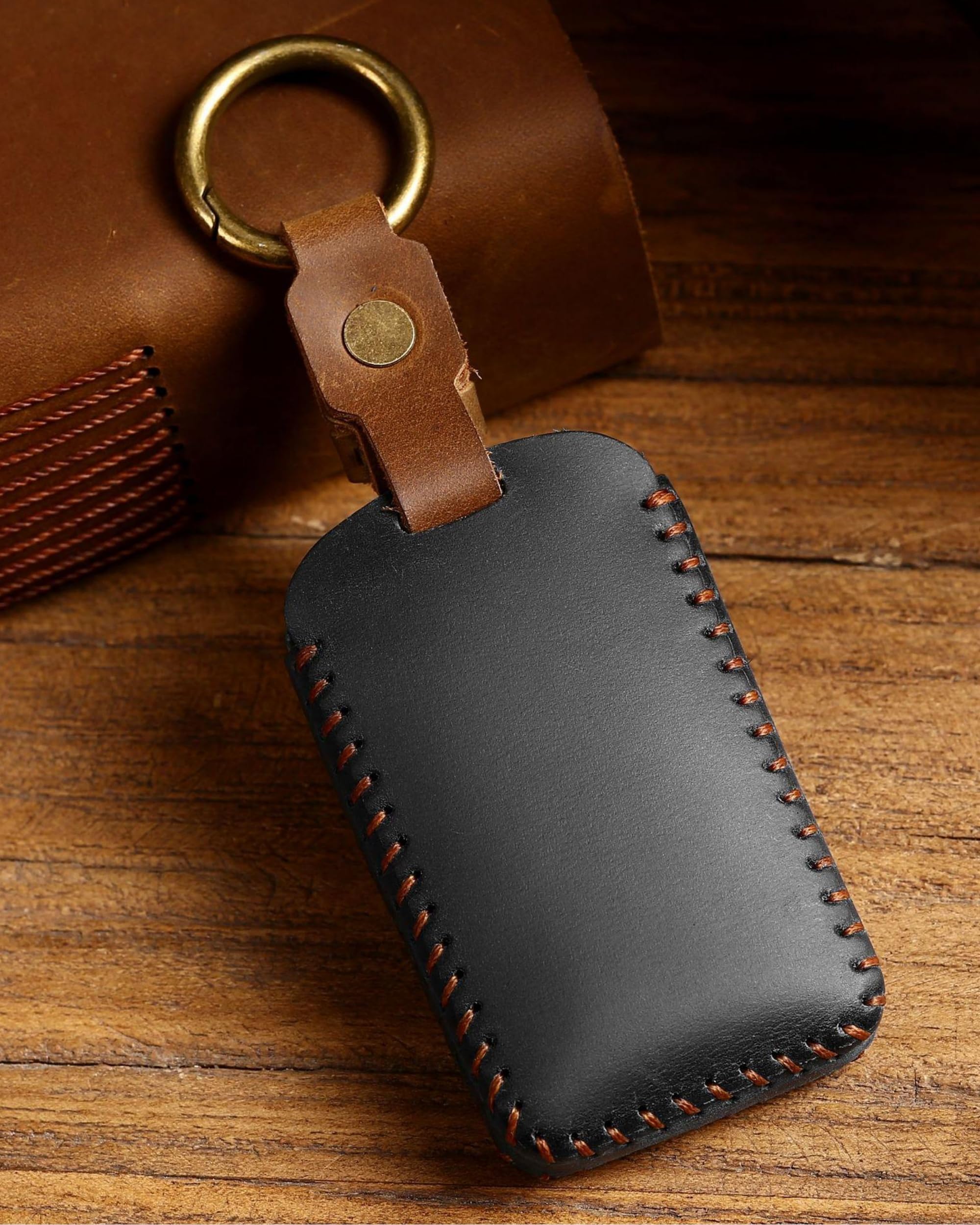 SIEVEN closeup of leather texture showing handcrafted grain and durable finish benefit