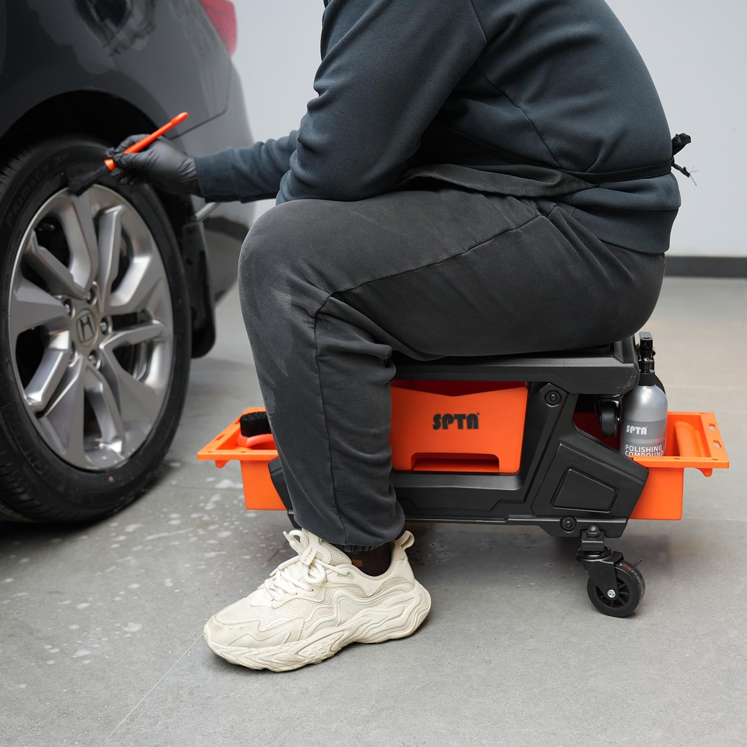 SPTA in-garage use by detailer providing comfortable seated access to car