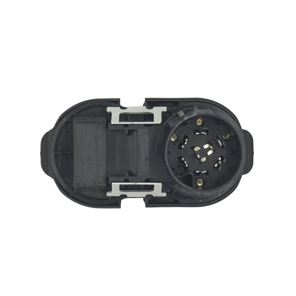 SsllZdq harness beside hand to show compact size and easy handling