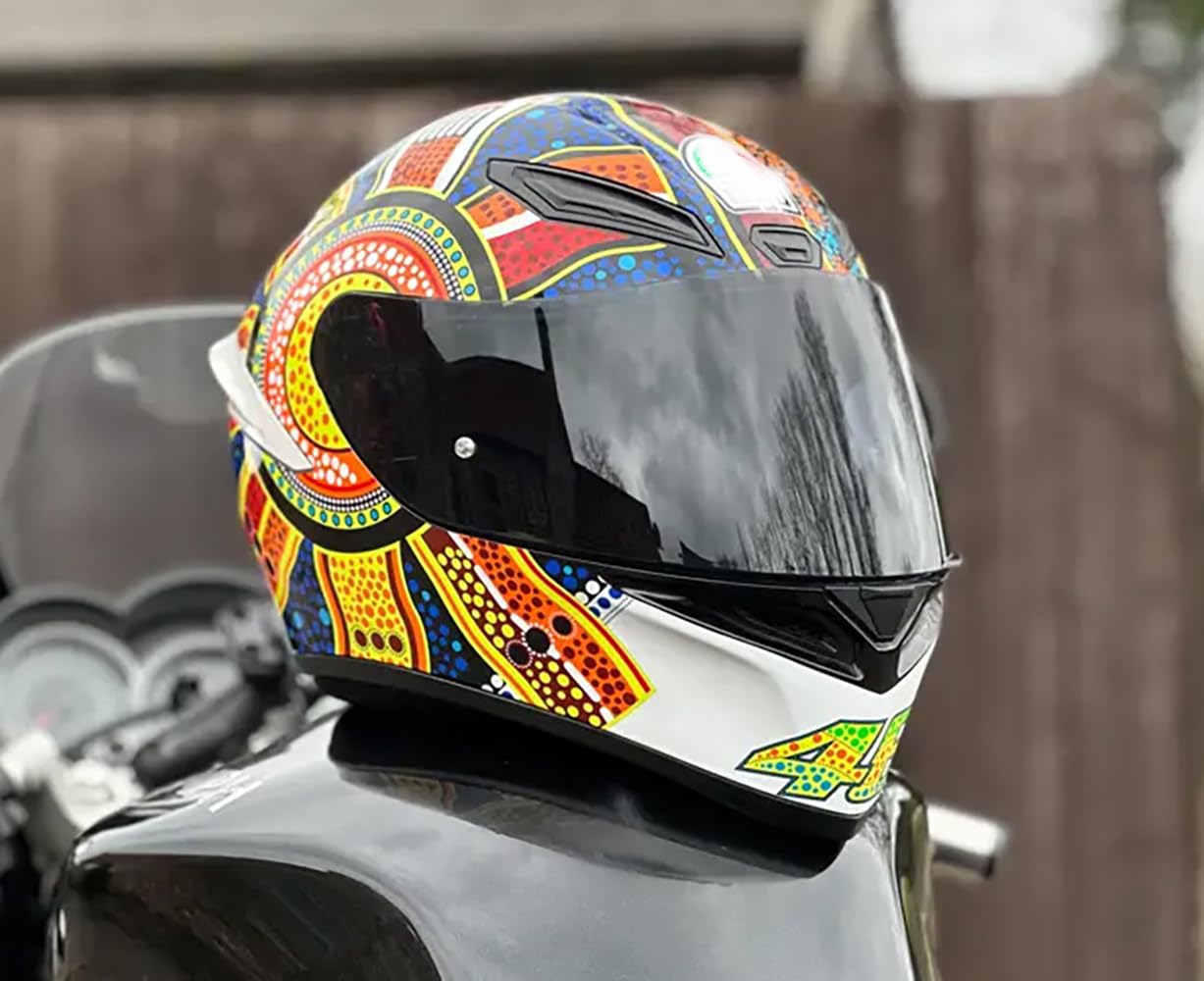 TAOHOM close-up of visor edge detail highlights durable polycarbonate construction