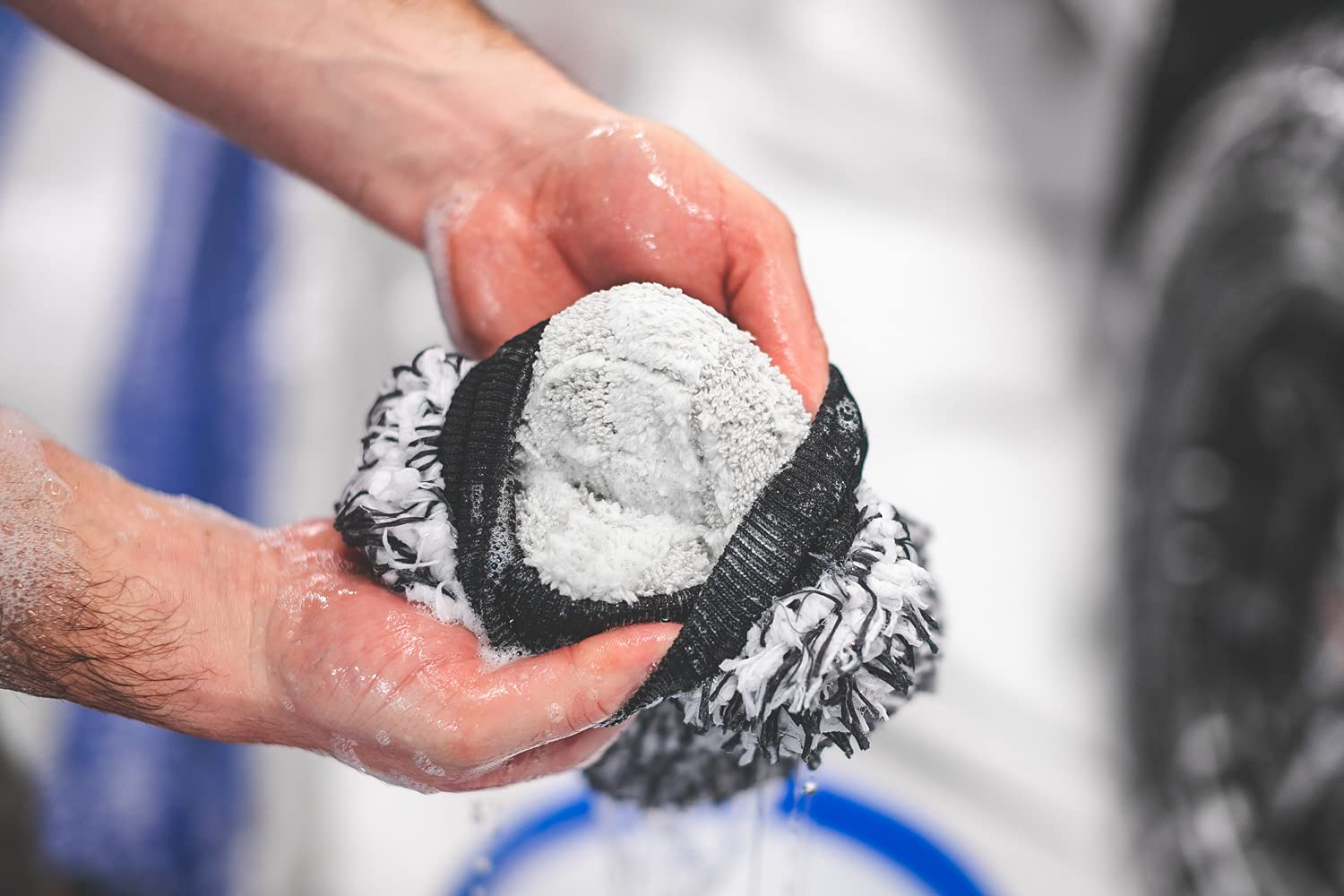 The Rag Company wash pad gliding on car paint demonstrating scratch-free cleaning benefit