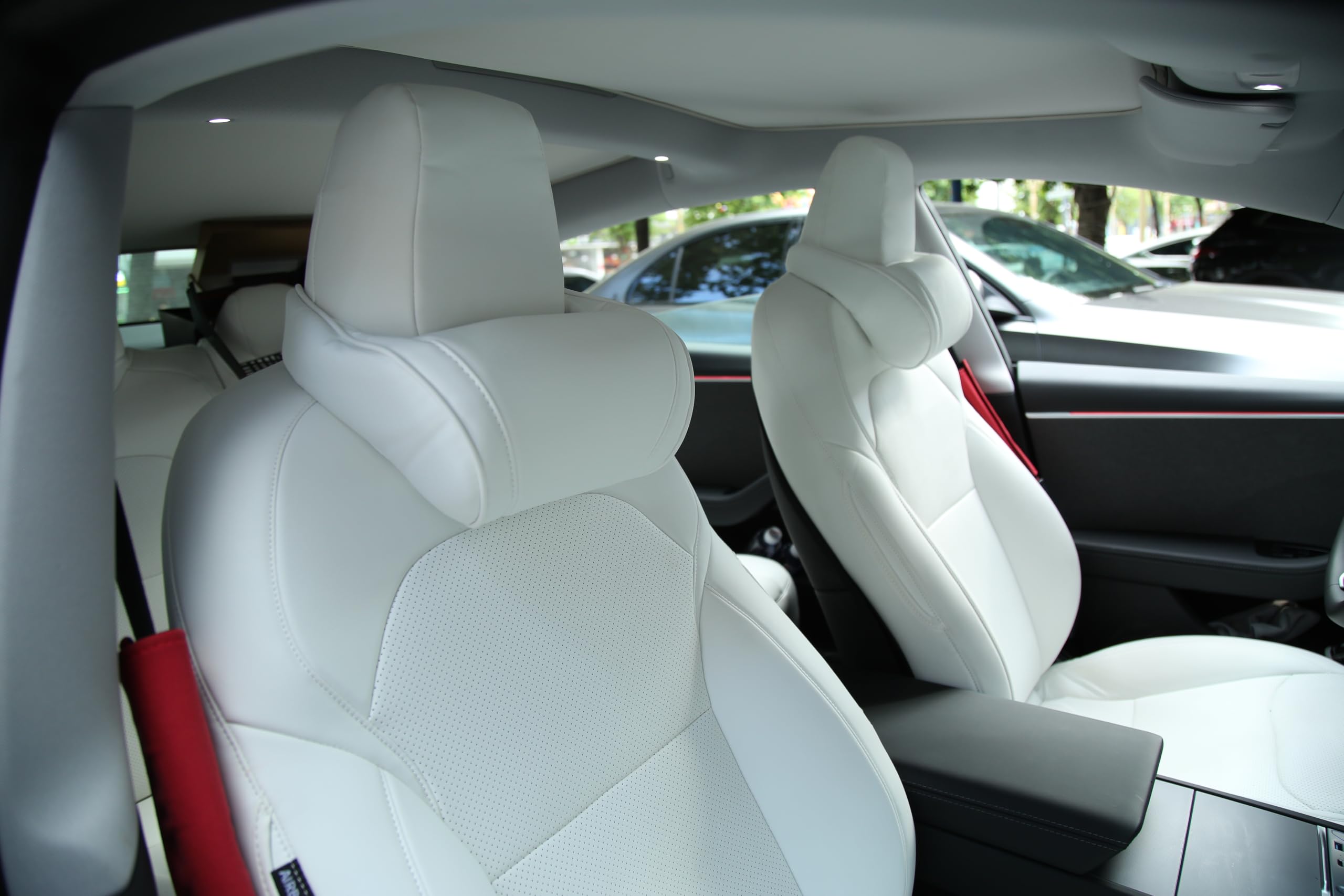 TOPABYTE white cover texture emphasizing clean look and seat harmony