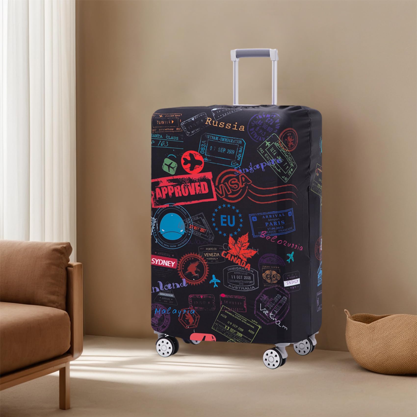 TRAVELKIN lifestyle shot on baggage carousel for fast luggage spotting