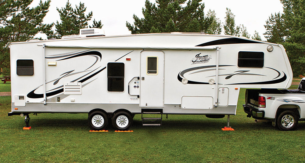 Tri-Lynx two blocks placed under a dual wheel demonstrating balanced support