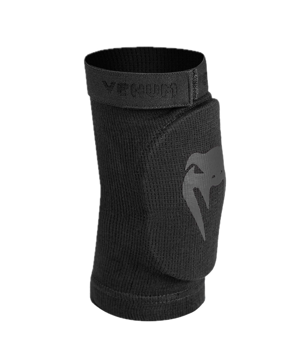 Venum Kontact in-use during clinch training protecting partner and maintaining mobility
