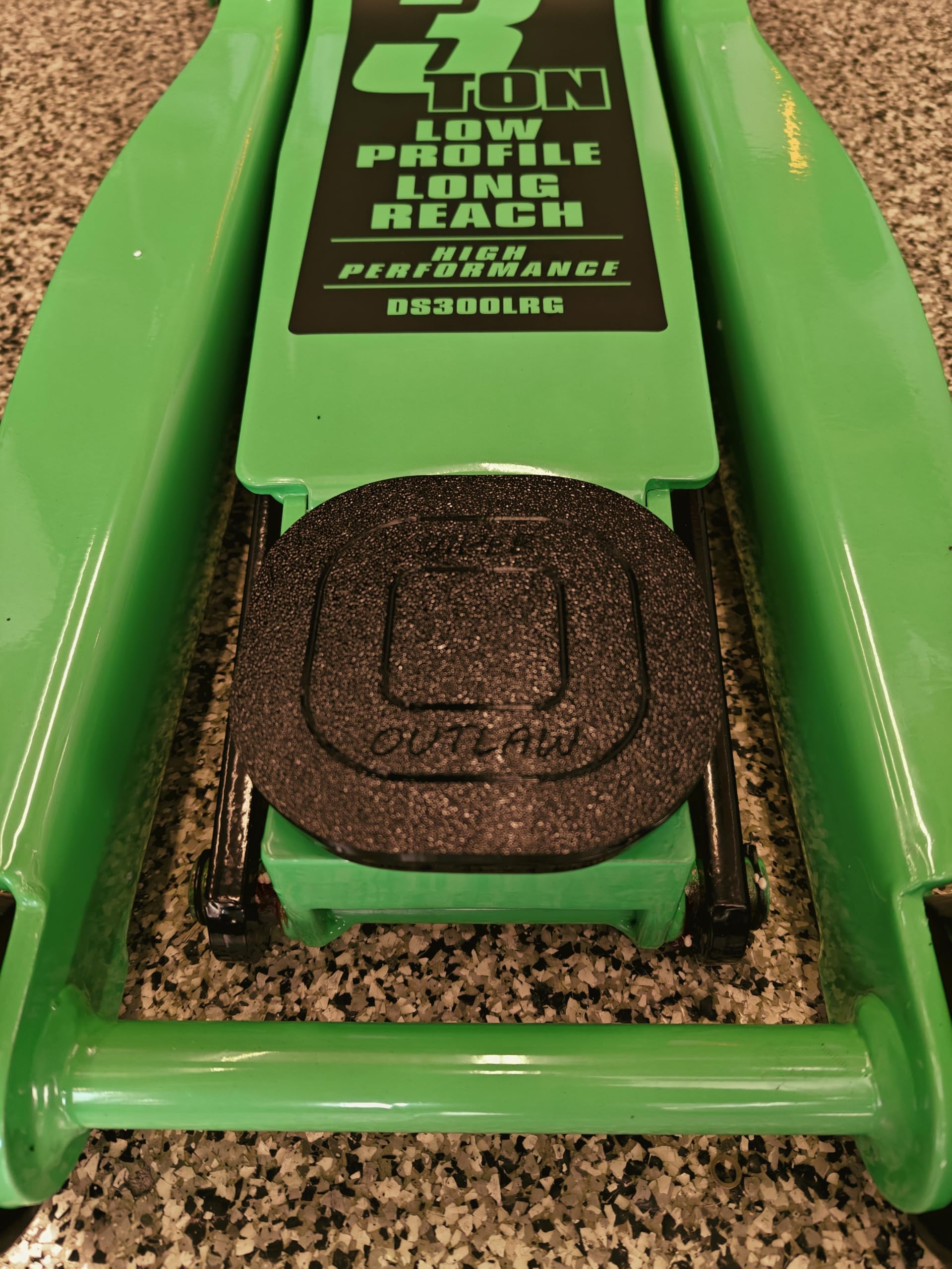 Viper Outlaw close-up textured rubber surface improving grip and resisting slippage