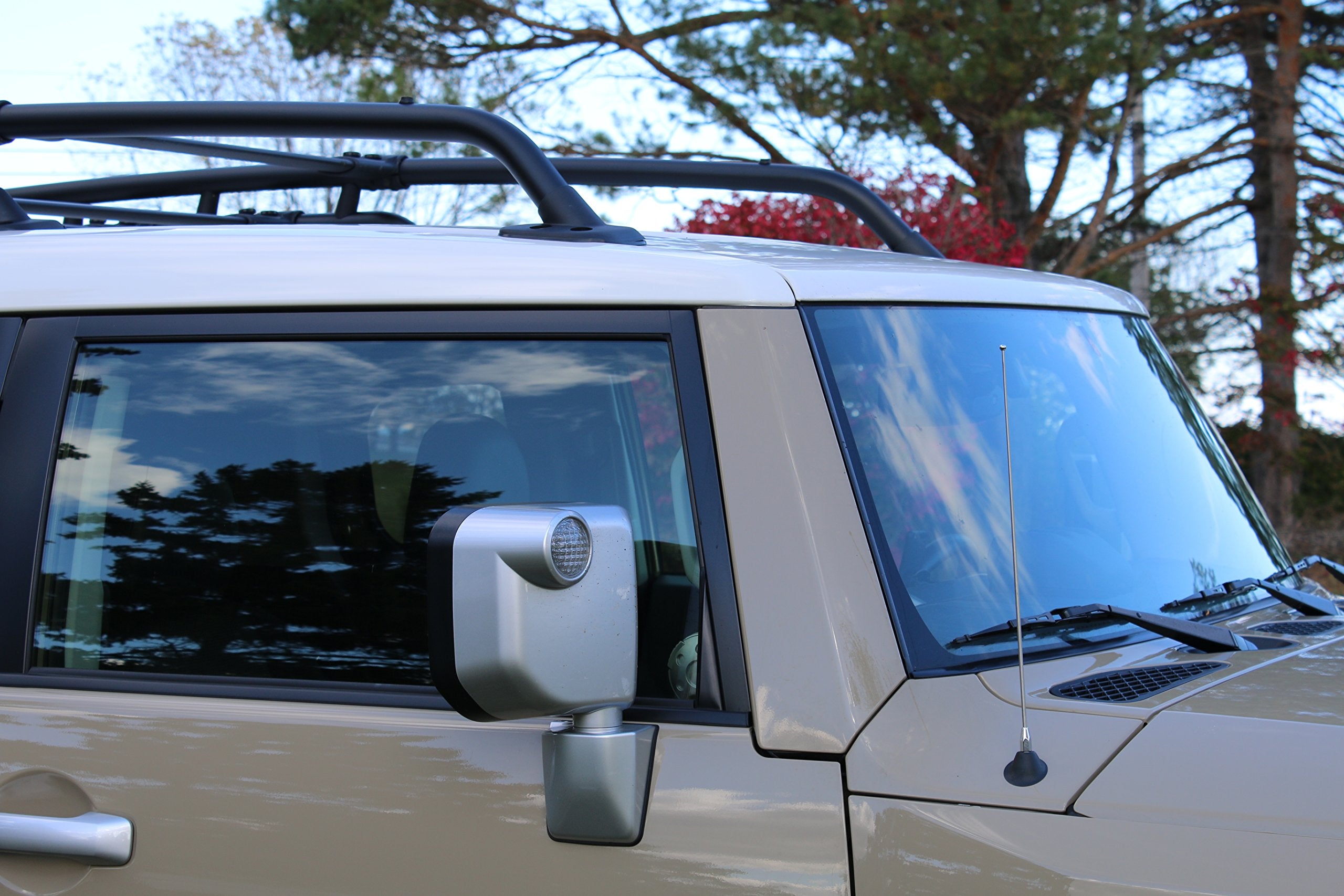 Votex antenna threaded base detail showing secure screw-on installation benefit