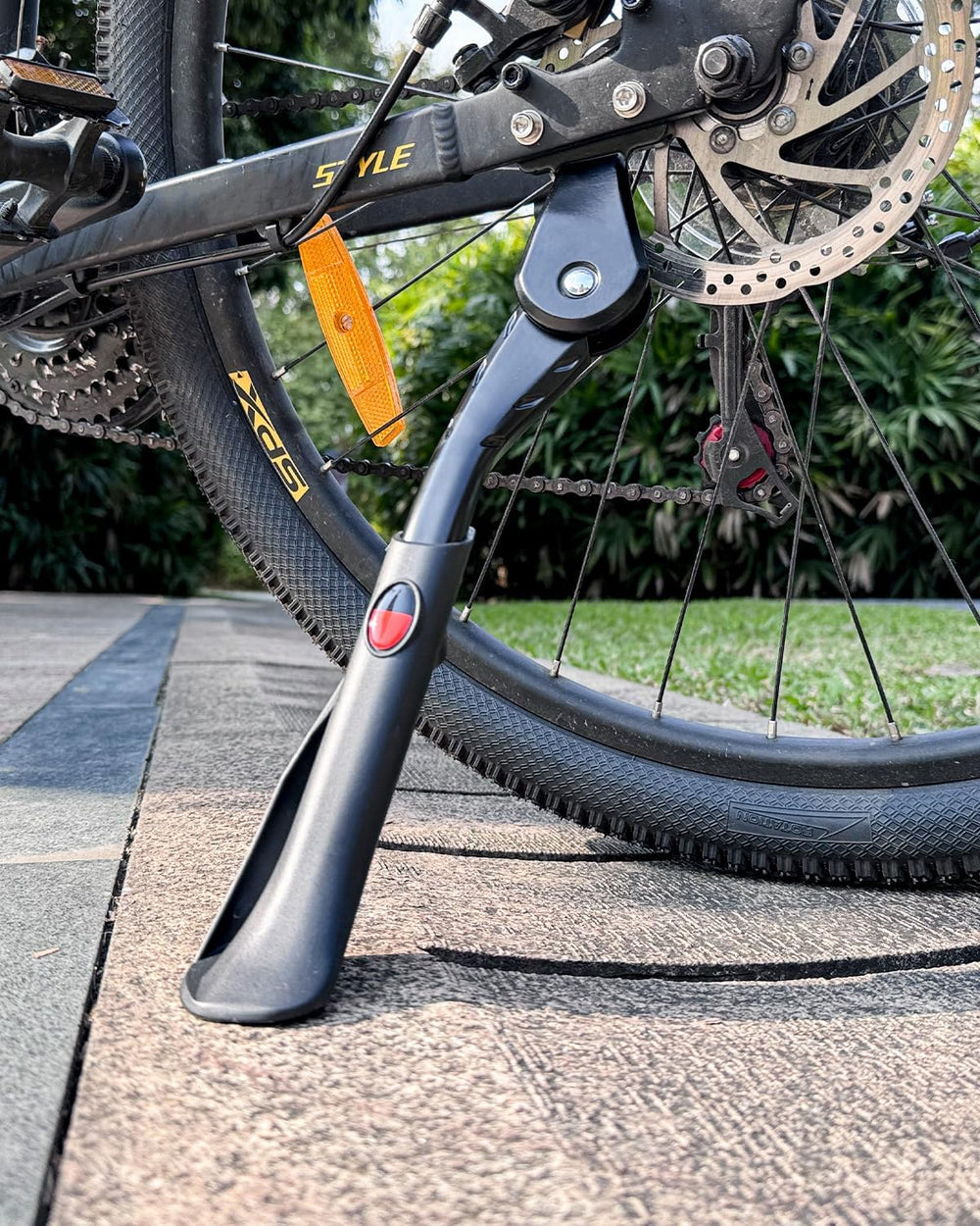Wakano product label and included screws with Allen wrench for quick installation