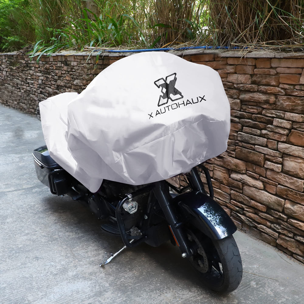 X AUTOHAUX elastic hem detail demonstrating secure fit around bike