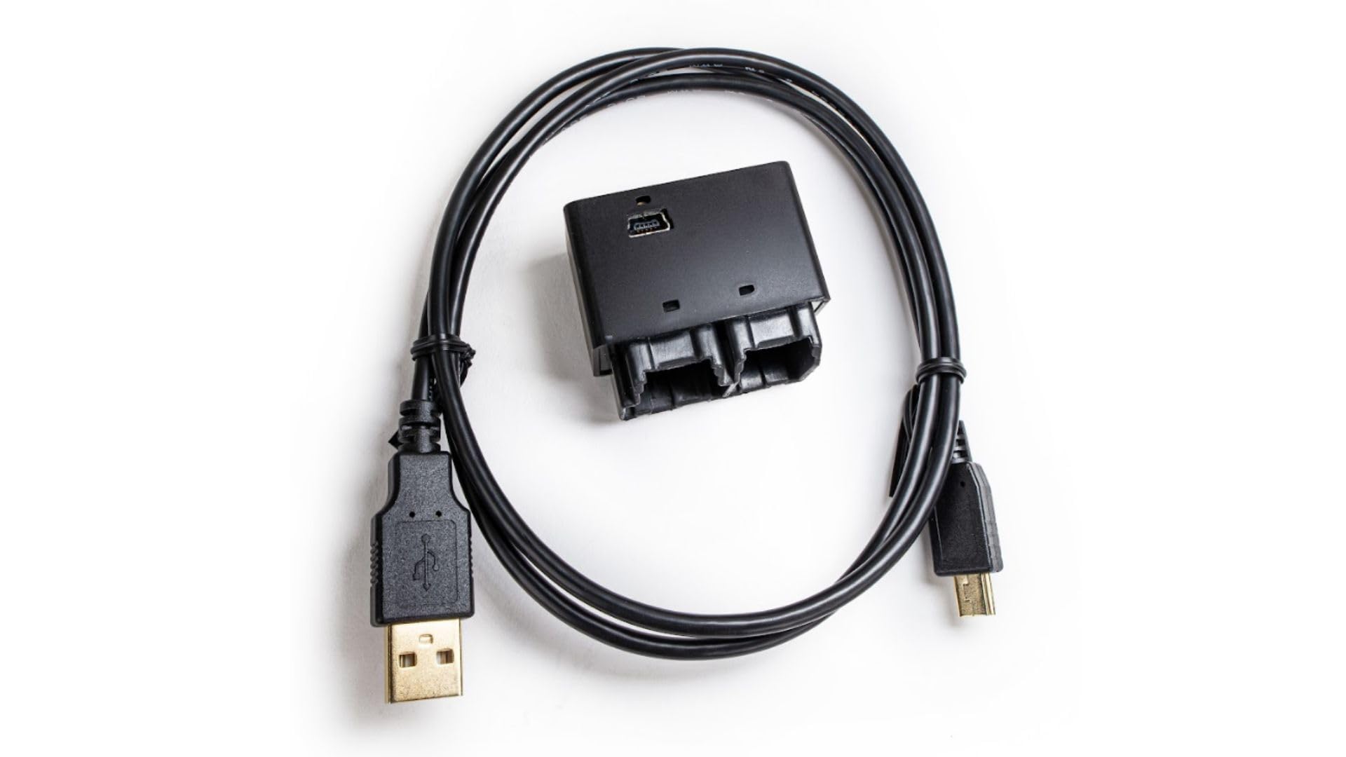 Z Automotive Tazer Mini plug connection highlighting tool-free install benefit