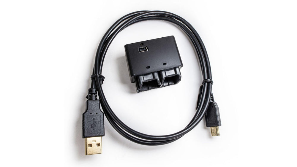 Z Automotive Tazer Mini plug connection highlighting tool-free install benefit