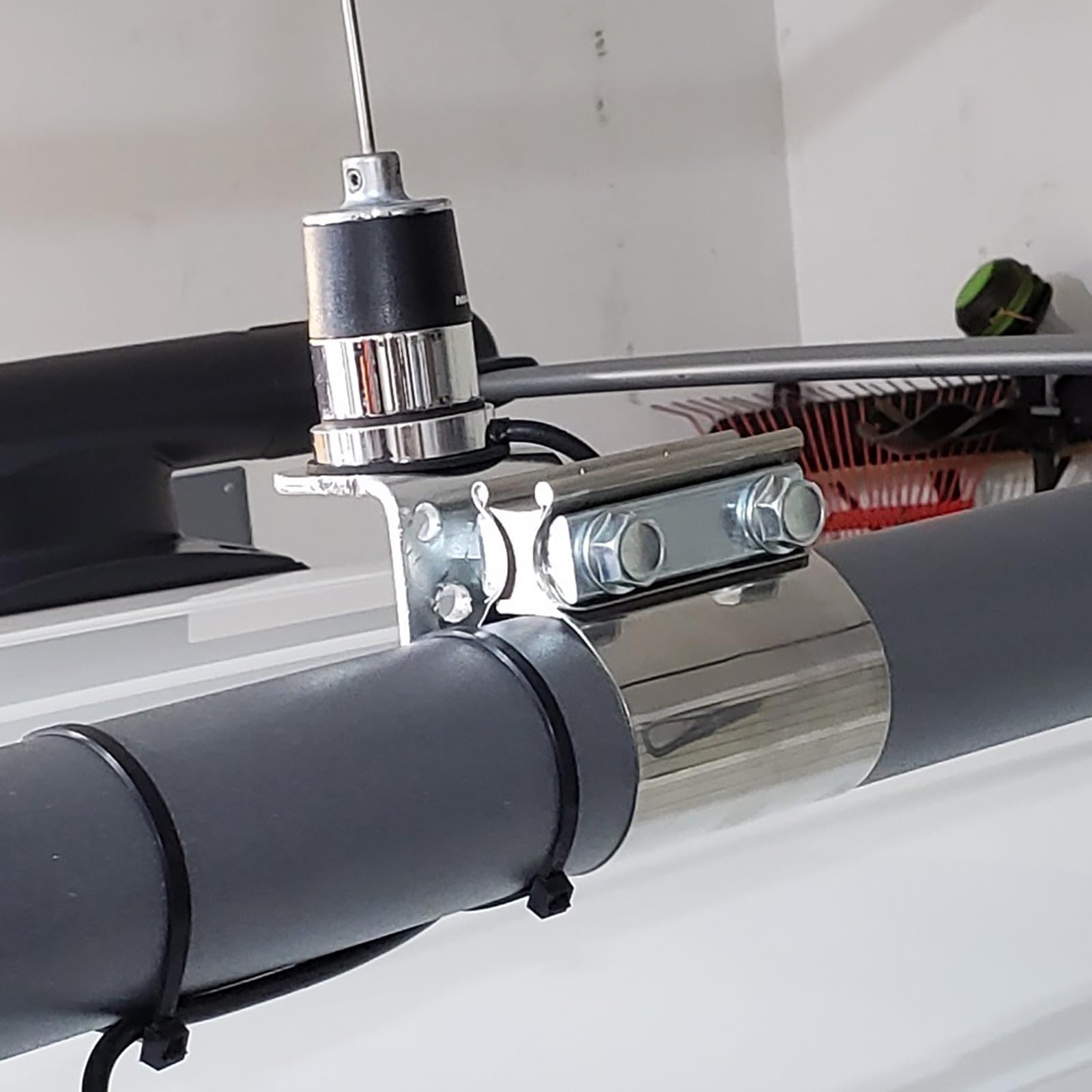 ZEONHAK clamp next to ruler showing 2.5-inch fit for accurate sizing